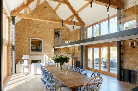 Oxfordshire Barn - Katharine Pooley Studio Barn Conversion Interiors, Katharine Pooley, Looking For Houses, Barn Renovation, Country House Interior, Lake Cottage, Barn Conversion, Arched Windows, Dining Room Design