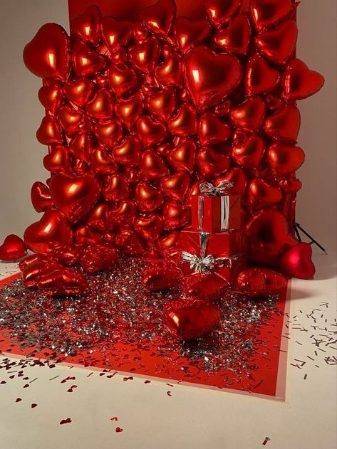 Valentine Day Party Decorations, Valentine Party Backdrop, Youth Valentines Party Ideas, Valentine's Day Balloon Decorations, Valentine’s Day Balloon Decor, Diy Valentine Backdrop, Valentine's Day Photography, Valentines Day Balloon Decorations, Holiday Party Photo Backdrop