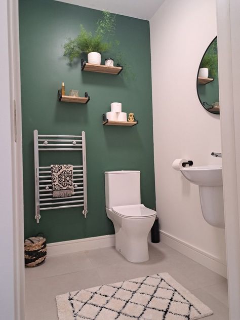 Forest Green Walls Color Ideas, Small Bathroom Walls, Green Small Bathrooms, Green Bathroom Colors, Green Bathroom Paint, Dark Green Bathroom, Walls Color, Small Downstairs Toilet, Dark Green Bathrooms