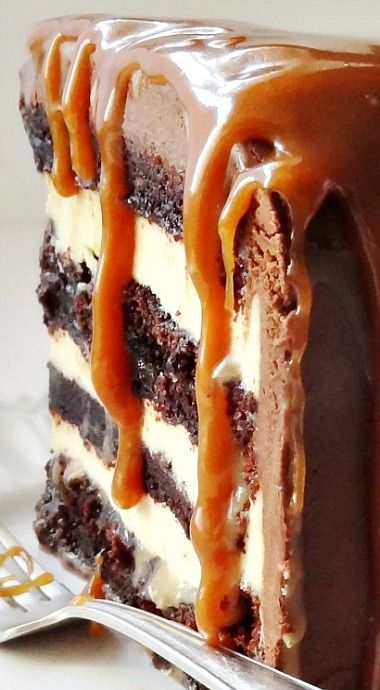 Re-Pin By @siliconem - Salted Caramel Chocolate Fudge Cake ~ Beautiful, impressive and delicious! Salted Caramel Chocolate Fudge, Fudge Cake Filling, Salted Caramel Chocolate Cake, Salted Caramels, Chocolate Fudge Cake, Salted Caramel Chocolate, Caramel Cake, Caramel Chocolate, Fudge Cake