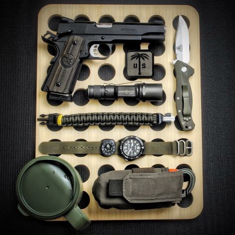 EDC addicted (@EDC_addicted) on X Mochila Edc, Apocalypse Survival Gear, Gear Room, Edc Essentials, Edc Tactical, Tac Gear, Tactical Gear Loadout, Zombie Survival, Fire Powers