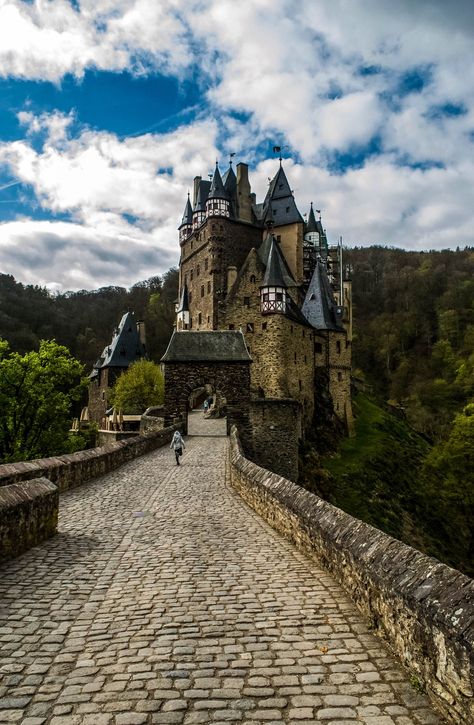 Castles To Visit, Room Theme, Cities In Germany, Visit Germany, Germany Castles, Dream Travel Destinations, A Castle, Most Beautiful Cities, Future Travel