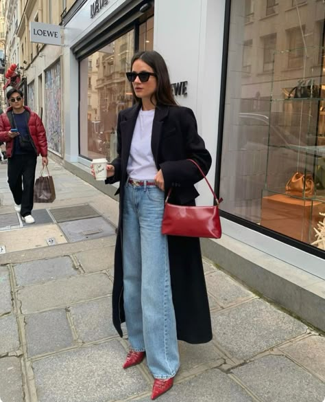 Red Heels Outfit, Red Shoes Outfit, Friday Outfit, Pop Of Red, Heels Outfits, Paris Outfits, Looks Street Style, Slingbacks, Autumn Outfit