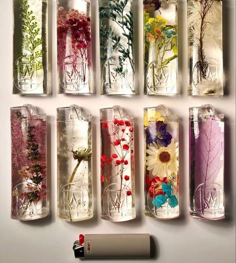 Gift ideas for people who quit smoking! Give them a diy resin lighter, it doesnt light. Bic Lighter Crafts Diy, Lighter Art, Box Crafts, Bic Lighter, Lighter Case, Light Crafts, Epoxy Resin Crafts, Diy Resin Art, Pocket Light