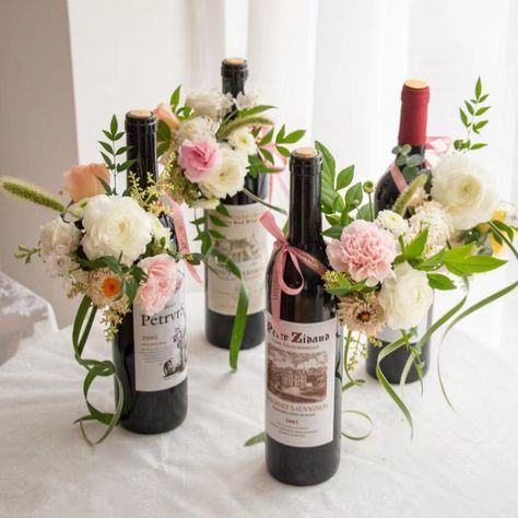 Wine Bottle Flowers, Edible Ideas, Bottle Flowers, Flower Foam, Bottle Decorations, Birthday Flowers Bouquet, Bottle Centerpieces, Flower Bottle, Red Wine Bottle