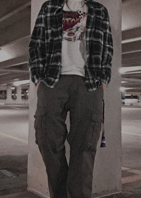 flannel outfit inspiration Grunge Guys Outfits, Skater Boy Outfits Grunge, Grunge Flannel Outfits, Graphic Tee Outfit Street Style, Flannel Boy, Baggy Skater Style, Grunge Flannel, Masculine Clothing, Flannel Outfit