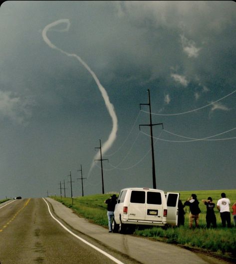 Kate Carter Aesthetic, Tornado Chaser Aesthetic, Tornadoes Aesthetic, Stormchaser Aesthetic, Storm Chasing Aesthetic, Meteorology Aesthetic Job, Storm Chaser Aesthetic, Meteorologist Aesthetic, Twister Aesthetic