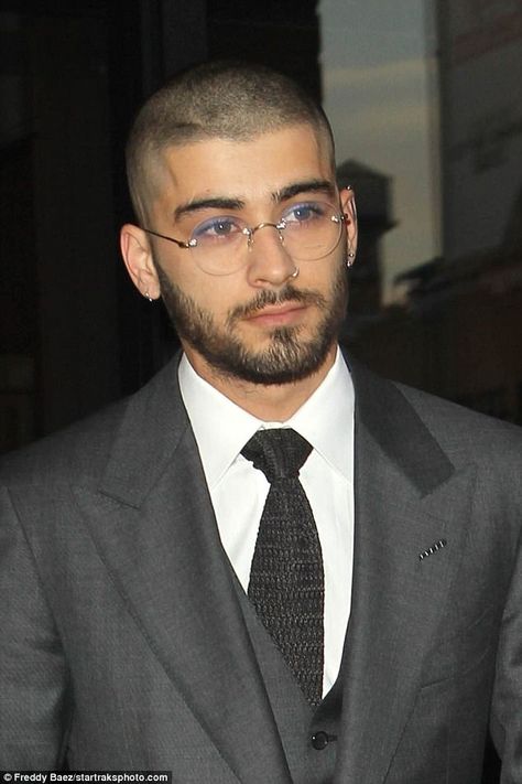 Is he wearing make-up? The former One Direction star, 24, sported a pair of circular glasses, which gave him the illusion he was wearing eyeshadow thanks to the flash of the camera Black Man With Glasses, Buzz Cut With Beard, Circular Glasses, Princess Bride Dress, Cut Glasses, Sunglasses Aesthetic, Glasses Outfit, Glasses Frames Trendy, Apartment In New York