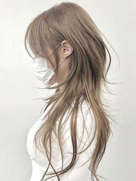 (Korean Layered Haircut) hush cut for long, ash blonde hair Long Layered Hair, Hush Cut, Hair Inspiration Long, Hairstyles For Layered Hair, Women's Hairstyles, Haircuts For Medium Hair, Hair Stylies, Haircuts Straight Hair, Tone Hair