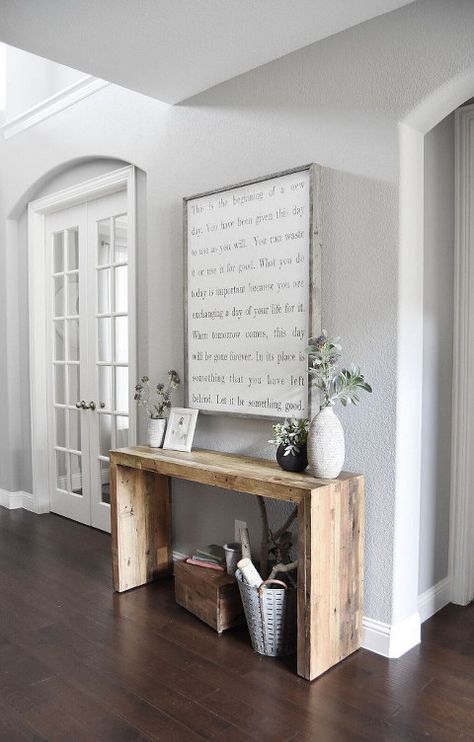 Ideas Recibidor, Diy Entry Table, Ingangs Decor, Farmhouse Living Room Wall Decor, Små Rum Lidt Plads, Vstupná Hala, Narrow Sideboard, Rustic Entry, Entry Table Decor