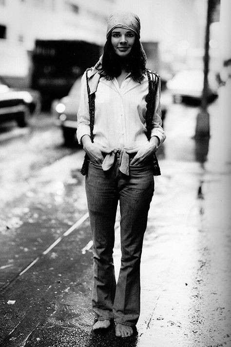 Ali MacGraw photographed by Richard Avedon, New York City, 1969. Ali Mcgraw Style, Richard Avedon Photography, Ali Mcgraw, Five Jeans, Ali Macgraw, Robert Evans, Diana Vreeland, Swinging Sixties, Richard Avedon