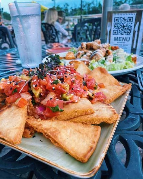 A Foodie\'s Guide to New Smyrna Beach - Best Restaurants, Hidden Gems and more deliciousness from NSB! Smyrna Beach Florida, New Smyrna Beach Florida, Mexican Restaurants, Beach Lunch, New Smyrna Beach, Best Steak, Fashion Cakes, Mexican Restaurant, Greek Recipes