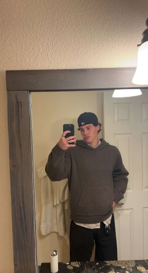 Mens Backwards Hat Outfit, Noah Beck Outfits Casual, Backwards Hat Outfit Men, Guys With Backwards Hats, Backwards Hat Men, Backwards Hat Outfit, Dude Fits, Brown Hair Male, Hat Outfit Men