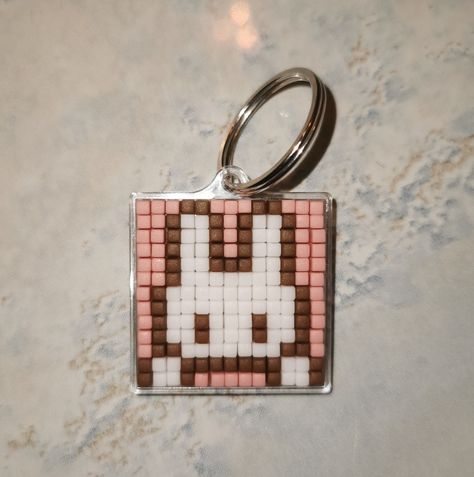 13x13 Pixel Art, Miffy Pixel Art, Pixel Art Keychain, Pixel Keychain, Make Your Own Keychain, Safety Pin Jewelry Patterns, Tiger Keychain, Diy Keyring, Girly Bracelets