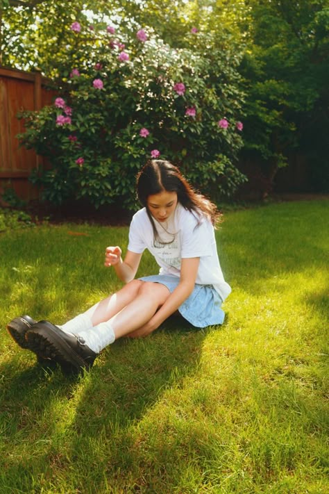 Outside ladybird shirt summer grass doc martens denim skirt outfit posing wide angle photography poseinspo Cute Pose Photoshoot, Photoshoot Angles Ideas, Grass Photography Poses, Unique Angles Photography, Summer Vibe Photoshoot, Grass Aesthetic Photoshoot, Easy Posing Ideas, Outside Pics Instagram, Lifestyle Photoshoot Outdoor