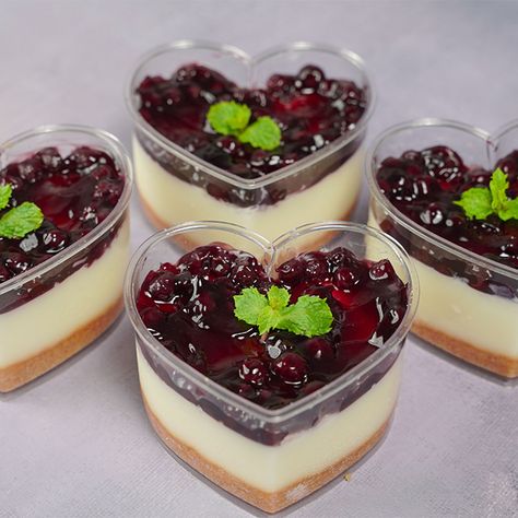 Blueberry Cheesecake Dessert, Dessert Box, Cheesecake Dessert, Dessert Boxes, Cheesecake Desserts, Blueberry Cheesecake, Bento Box, Yummy Recipes, Mini Cheesecake