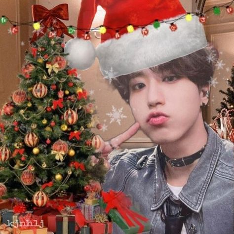 Han Jisung Christmas Icon, Han Jisung Christmas, Han Christmas, Chaotic Family, Han Skz, Kitchen Christmas Gifts, Christmas Decorations For Kids, New Year Wallpaper, Red Icons:)