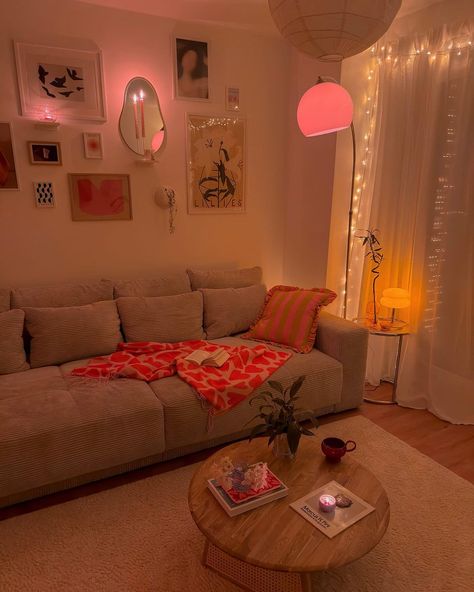 All you need for calmness : lights 💫 🕯️, flowers 💐, plants 🪴,books 📚 and coffee ☕️ Wait for my little friend at the end 🤩 🕊️ #balkony… | Instagram Cozy Flat Ideas, Living Room For College Apartment, Elegant Colorful Living Room, Cute College Apartment Living Room, Housing Decor Ideas, Living Room Decor College House, Cozy Plant Apartment, Cool Apartment Living Room, Living With My Best Friend