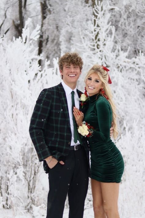 Winter Formal Couple Poses, School Dance Photoshoot Ideas, Winter Formal Poses With Date, School Dance Poses For Pictures, School Dance Photo Ideas, Winter Formal Picture Ideas, Winter Formal Poses, School Dance Pictures Poses, School Dance Poses