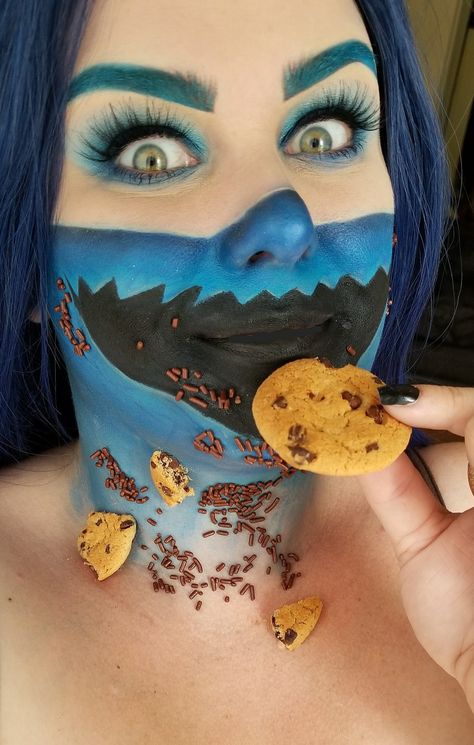 Cookie Monster makeup Cookie Monster Makeup Halloween, Cookie Monster Face Paint, Cookie Monster Makeup, Makeup Cookies, Violet Costume, Monster Face Painting, Cookies Monster, Cookie Monster Costume, Makeup Zombie