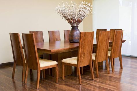 What makes a dining chair perfect for your dining room? How it looks is important, but the real secret is first paying attention to other factors. Teakwood Furniture, Dining Room Library, Dinning Table Set, Wood Dining Room Set, Wooden Dining Table Designs, Furniture Construction, Wooden Dining Room Chairs, Dining Room Furniture Sets, Dining Room Design Modern