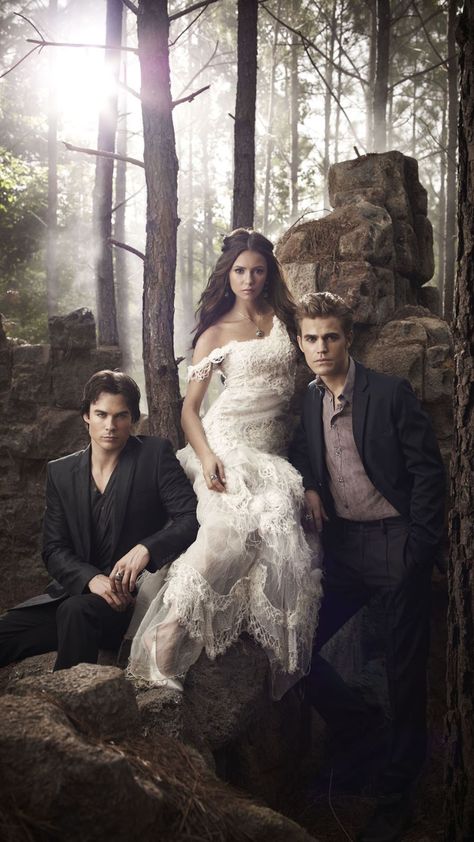 THE VAMPIRE DIARIES Nina Dobrev Dress, Vampire Diaries Season 2, Vampire Diaries Season 5, Vampire Diaries Poster, Vampier Diaries, Vampire Diaries Movie, Vampire Diaries Stefan, Damon And Stefan, Vampire Diaries Seasons