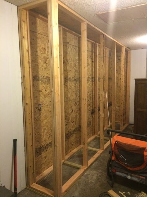 Cheap Garage Cabinets, Rifacimento Garage, Garage Kasten, Garage Cabinets Diy, Dresser Makeover Diy, Garage Wall Cabinets, Build Your Own Garage, Pallet Deck Diy, Plan Garage