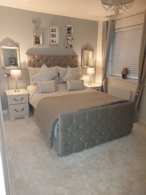 Bedroom Ideas Champagne Color, Champagne And Silver Bedroom, Posh Bedroom Luxury, Cream And Gold Bedroom Ideas Luxury, Champagne Room Ideas, Cream And Gold Bedroom Ideas, Champagne Bedroom Ideas, Posh Bedroom, Off White Bedrooms