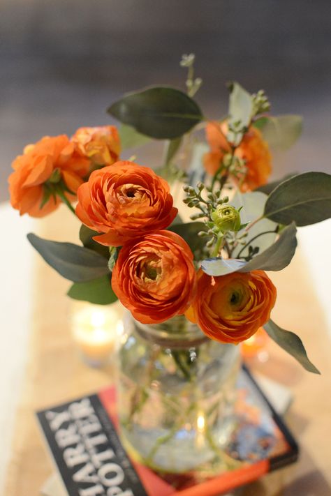 Orange Ranunculus Centerpiece Small Rustic Wedding Bouquet, Orange Flower Centerpieces, Simple Floral Centerpieces, Ranunculus Centerpiece, Orange Centerpieces, Small Wedding Bouquets, Orange Ranunculus, Orange Bouquets, Ranunculus Flowers