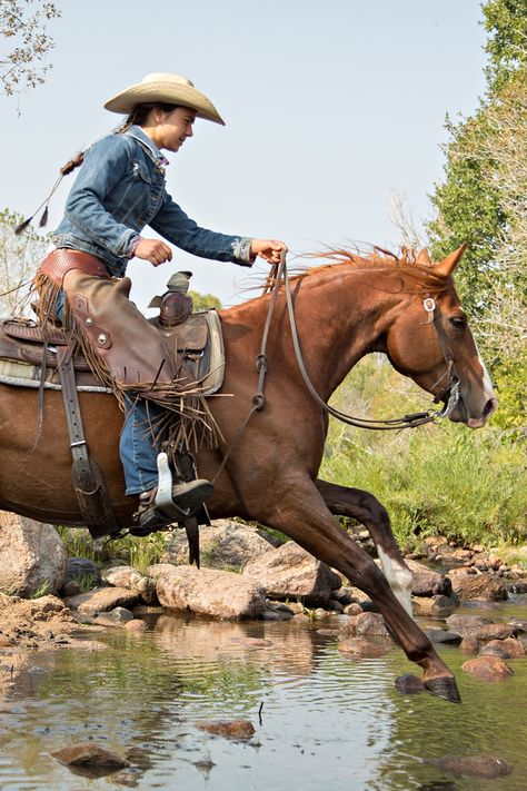 “Always be a first-rate version of yourself, instead of a second-rate version of somebody else.” – Judy Garland #WesternWednesday 📷: Terri Cage Photography #westernlifetoday #westernlife #cowgirllife #cowgirl #cowgirlsandhorses #horses #ranchlife #ranching Cowgirls On Horses, People Riding Horses, Cowgirl With Horse, Horse And Rider Photography, Cowgirl Riding Horse, Cowgirl On Horse, Cage Photography, Cowboy On Horse, Western Horse Riding