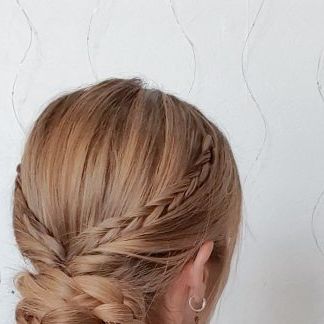 Poppy ✨️♏️ on Instagram: "EASY UPDO 🍁🍂 FALL INSPIRED 👇 1. Do 2 mini braids on each sides 2. Tie the braids together at the back 3. Tie 2 mini strands from each sides at the back 4. Flip it up through the gap to get a twisted look 5. Gather all hair into a low ponytail 6. On the last loop create a bun 7. Divide lengths into 2 and braid each sections 8. Wrap the braids around the bun 9. Fix braids together under the bun with a rubber band 10. Voilà 🍂✨️ [ This tutorial is an old video of mine, Two Plaits Into Ponytail, Small Braids Updo, Low Bun Hairstyles With Braids, Low Bun Braid, Plaited Bun, Side Plait, Mini Braids, Easy Updo, Long Hair Ponytail