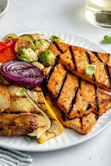 Grill Tofu, Tofu Kabobs, Tofu Vegan, Grilled Desserts, Vegetarian Chili Recipe, Healthy Vegetarian Dinner, Vegan Grilling, Ambitious Kitchen, Grilled Tofu