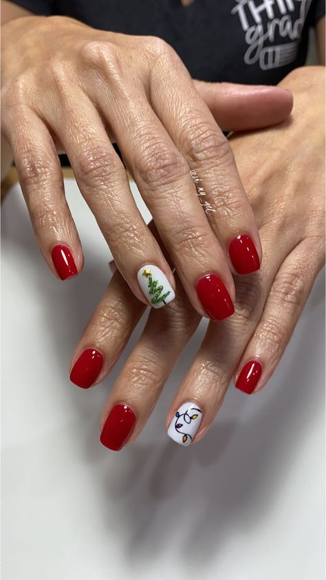 Nail Design Glitter, Tree Nail Art, Christmas Tree Nails, Art Designs Ideas, Red Christmas Nails, Tree Nails, Holiday Nail Designs, Christmas Nails Easy, Christmas Gel Nails