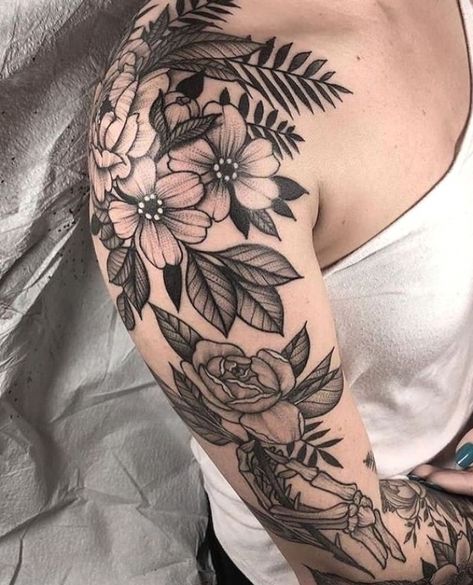 Religious Tattoo Sleeves, White Flower Tattoos, Black And White Flower Tattoo, Tattoo White, Cool Shoulder Tattoos, Quarter Sleeve Tattoos, Back Of Shoulder Tattoo, Floral Tattoo Sleeve, Cat Tattoos