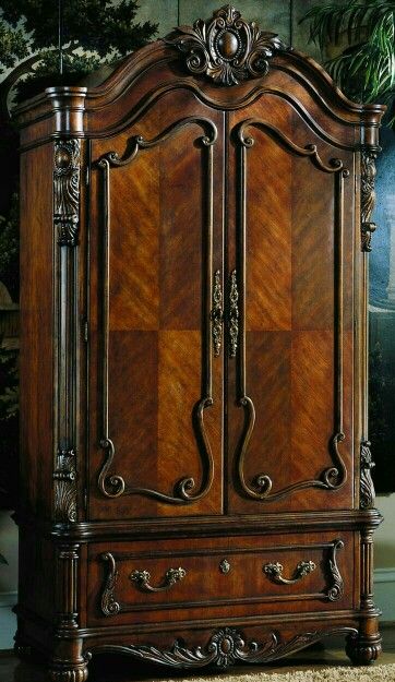 Victorian Wardrobe Furniture, Vintage Wardrobe Closet Antique, Antique Wooden Wardrobe, Old Wardrobe Aesthetic, Victorian Closet Ideas, Old Furniture Aesthetic, Aesthetic Almirah, Gothic Wardrobe Furniture, Old Wooden Wardrobe