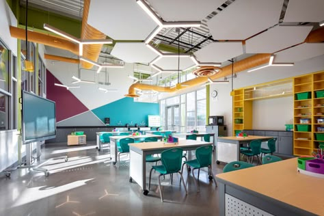 Dove Mountain CSTEM K-8 School - Education Snapshots Maker Space Design, Education Design Interior, Collaborative Furniture, Glass Partition Wall, Classroom Interior, Stem Lab, Flexible Furniture, Maker Space, School Interior