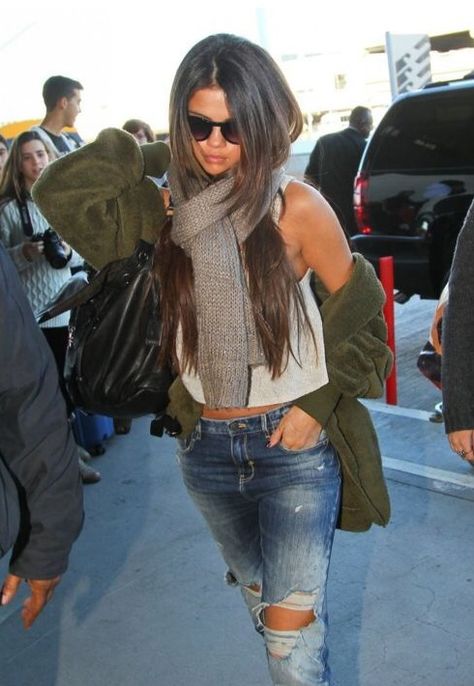 ❤️❤️ Selena Gomez Photos, Selena Gomez Style, Looks Street Style, Airport Style, Looks Style, Outfits Casuales, Travel Outfit, Look Cool, Selena Gomez