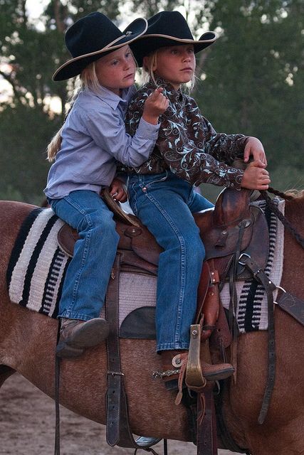 @Mellisa Holder...the picture like this of us on Babe is in my shadowbox in the living room. cute. Little Cowgirl Sisters by TangoPango, via Flickr Country Best Friends, Mode Country, Baby Clothes Country, Room Cute, Country Recipes, Western Babies, Rodeo Life, Estilo Country, Little Cowboy