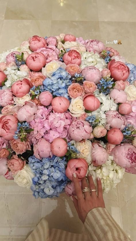 Luxury Flower Bouquets, Boquette Flowers, Nothing But Flowers, Flower Therapy, Pleated Skirts, Beautiful Bouquet Of Flowers, Luxury Flowers, Bouquet Of Flowers, Beautiful Bouquet