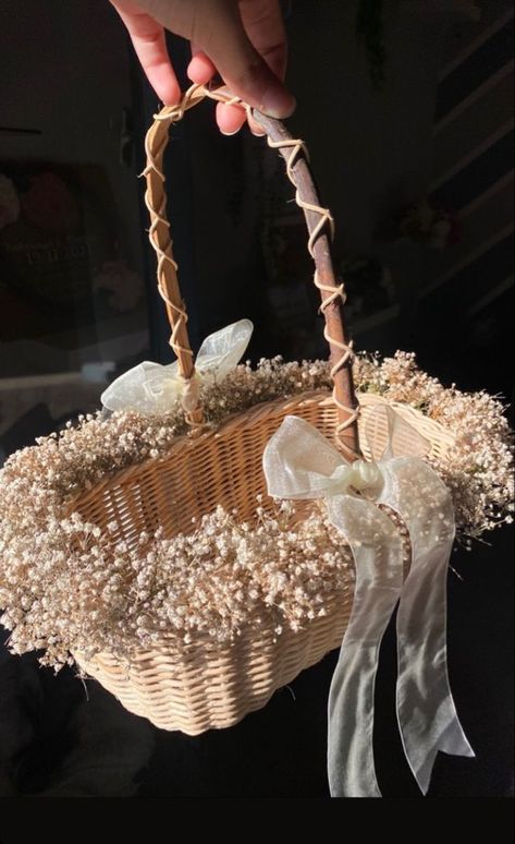 Bride Gift Wrapping Ideas, Bride Hamper Basket Ideas, Bridal Hamper Ideas, Nikkah Gifts For Bride, Nikkah Gift Ideas For Bride, Nikkah Taals, Wedding Dala For Bride, Nikah Gift Ideas, Bridal Basket Ideas