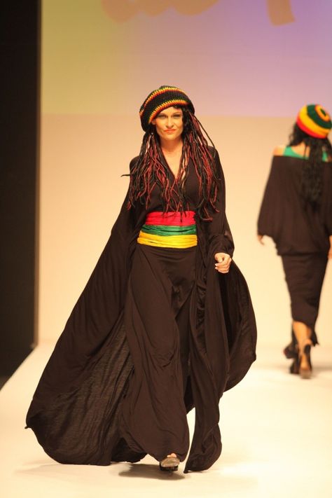 Rasta Woman Fashion, Rasta Fashion, Reggae Fashion, Rasta Outfit Women, Rastafarian Outfits, Reggae Outfit, Jamaican Party, Rasta Clothes, Rude Girl