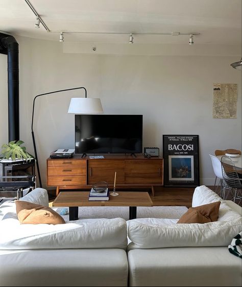 Tv Space Ideas Small Living, Minimalist Men Apartment, Guy Apartment Ideas Living Room, Small Minimal Living Room, Men Apartment Decor, Modern Eclectic Apartment, Boy Apartment, Austin Apartment, When You See It