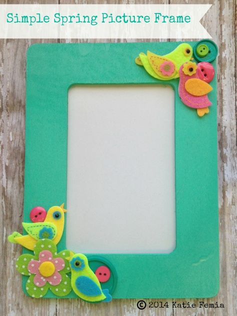 Learn how to make this adorable and simple spring picture frame! Your family memories will be all ready for Spring inside this colorful frame! Spring Picture, Diy Picture Frame, Crafts By Season, Carnival Ideas, Crayon Crafts, Felt Shapes, Painted Picture Frames, Ladybug Crafts, Inexpensive Crafts