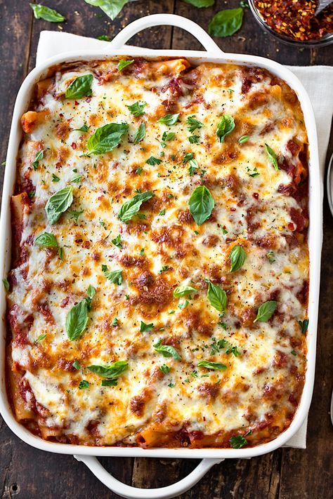 This hot and bubbly baked ziti is combined with a rich meat sauce infused with garlic and red wine, plus creamy ricotta and gooey mozzarella cheeses! | thecozyapron.com #bakedziti #bakedzitiwithgroundbeef #bakedzitirecipe #bakedzitigroundbeefandricotta Ziti Al Forno, Baked Ziti With Chicken, Baked Ziti With Ricotta, Vegetarian Casserole Recipes, Baked Ziti With Sausage, Easy Baked Ziti, Vegetarian Casserole, Ziti Recipes, Baked Ziti Recipe