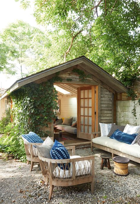 Office Shed, Rustic Home Offices, Backyard Studio, Cozy Home Office, Outdoor Living Rooms, Backyard Office, Backyard Sheds, Backyard Shed, Shed Design