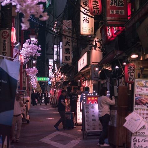 Tokyo Club Aesthetic, Tokyo Japan Aesthetic Night, Tokyo Night Aesthetic, Japan Tokyo Aesthetic, Tokyo Sakura, Tokyo Aesthetic, Sakura Icons, Playlist Covers Photos, Aesthetic Street