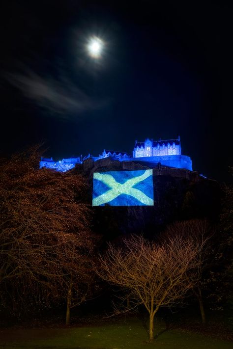 Edinburgh Castle on St. Andrews Day Christmas Color Lights, St Andrews Day, Donkey Christmas, Edinburgh Christmas, Island Of Skye, Flower Of Scotland, Oscars After Party, Scotland Edinburgh, Beautiful Scotland