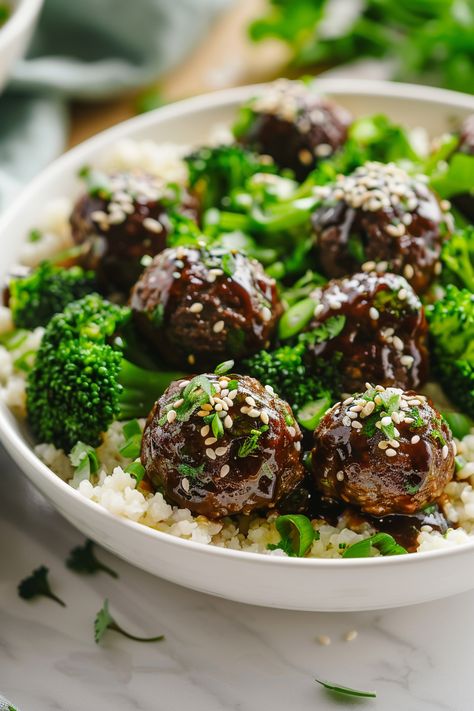 Easy Keto Beef and Broccoli Meatball Bowls Recipe for a Healthy Dinner Keto Beef And Broccoli, Meatball Bowls, Low Carb Marinara, Keto Beef, Low Glycemic Foods, Beef And Broccoli, 15 Minute Meals, Frozen Broccoli, Low Carb Diet Recipes