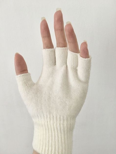 ☁️ Fingerless Gloves Aesthetic, Gloves Aesthetic, Geeky Clothes, White Widow, Yelena Belova, Dope Fashion, Knit Hat, Baby Knitting Patterns, Fingerless Gloves