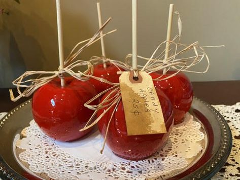 Diy Faux Candy, Faux Candy Apples, Caramel Apples Diy, Candy Apples Diy, Food Props Diy, Crafty Decorator, Candy Decorations Diy, Fall Fair, Fake Food Props